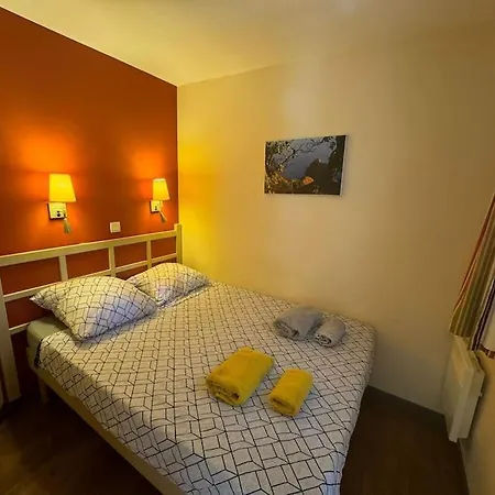 4 People With Pool Tennis Parking Air Cond Апартаменты